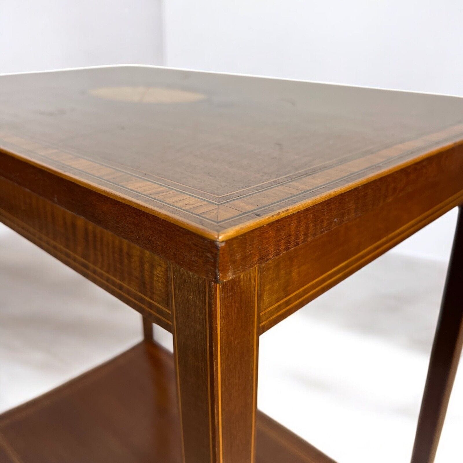 Tavolino antico inglese tavolo in legno di mogano da per salotto Intarsiato Categoria  Tavoli - tavolinetti