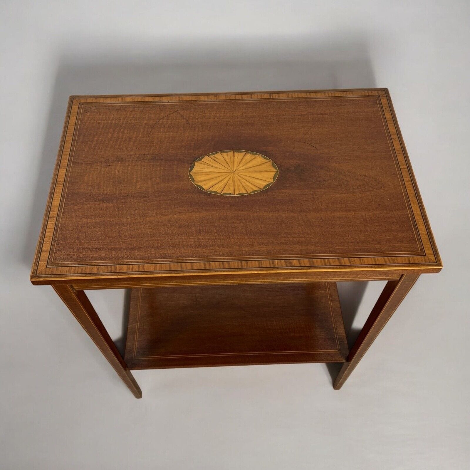 Tavolino antico inglese tavolo in legno di mogano da per salotto Intarsiato Categoria  Tavoli - tavolinetti