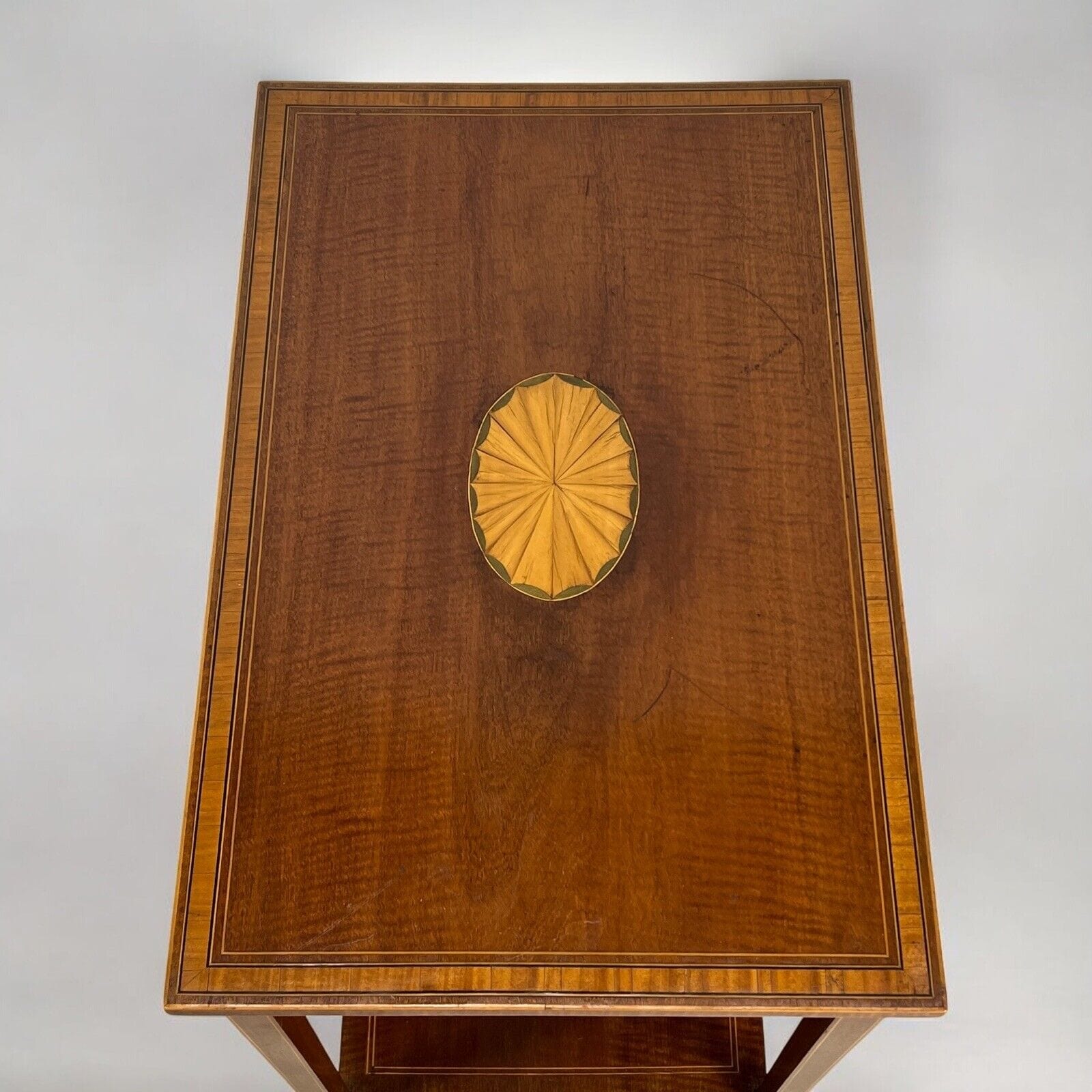 Tavolino antico inglese tavolo in legno di mogano da per salotto Intarsiato Categoria  Tavoli - tavolinetti