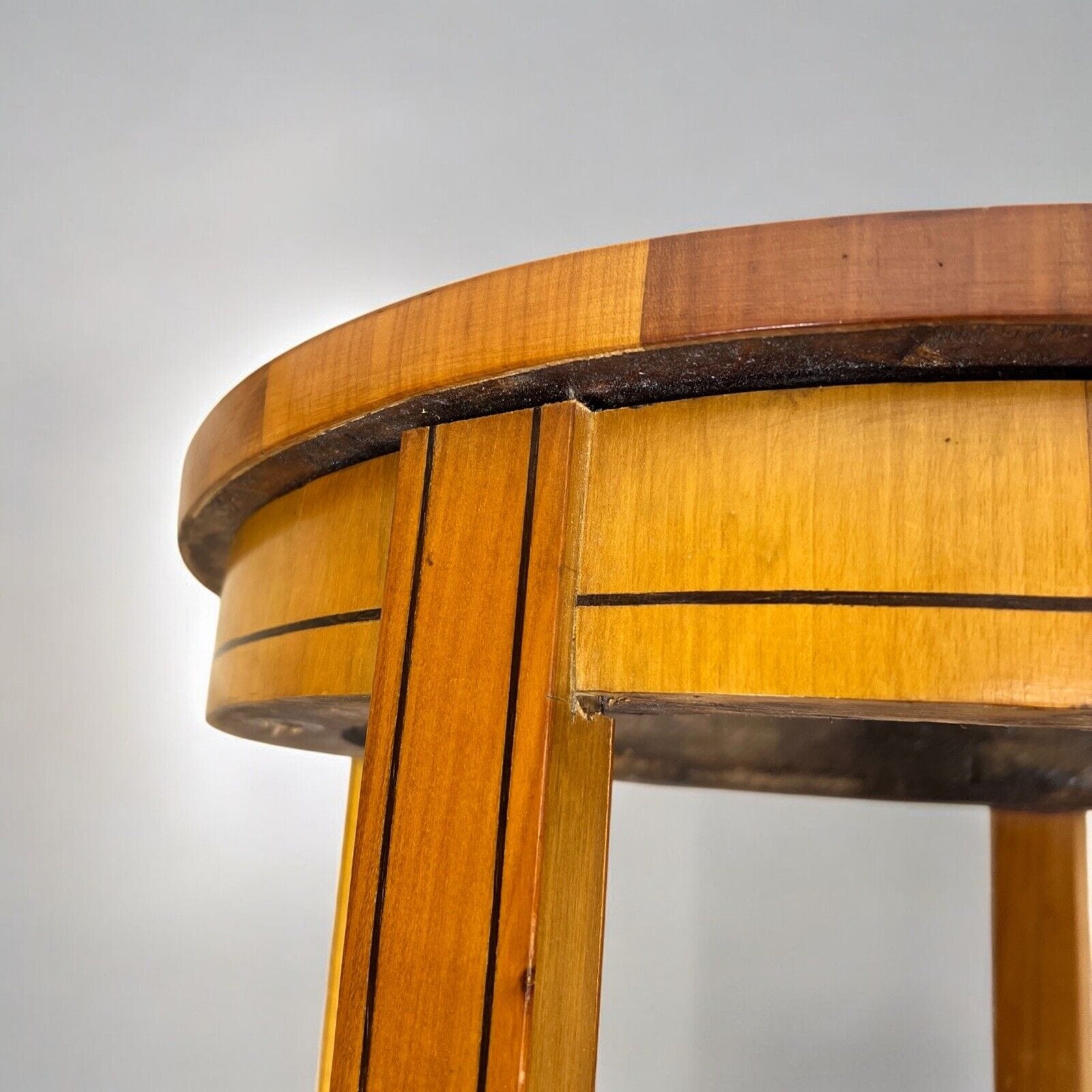 Tavolino antico rotondo tavolo in legno chiaro da per salotto porta telefono 900 Categoria  Tavoli - tavolinetti