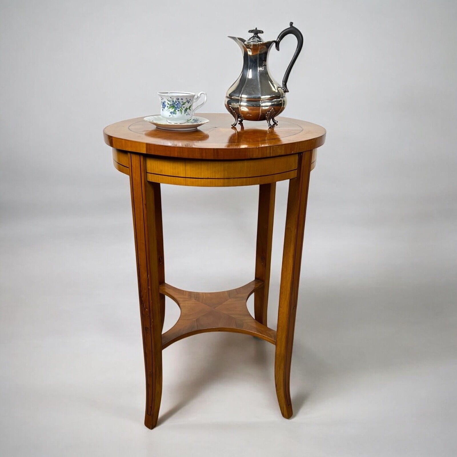 Tavolino antico rotondo tavolo in legno chiaro da per salotto porta telefono 900 Categoria  Tavoli - tavolinetti