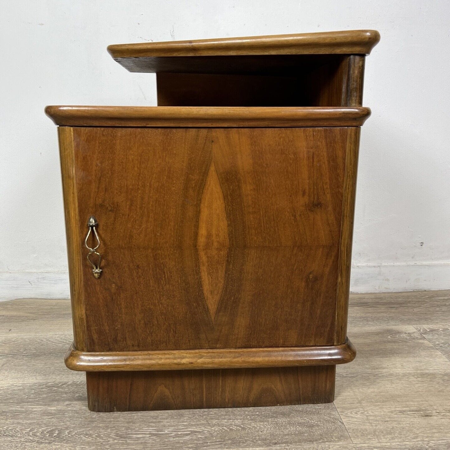 Tavolino antico stile art deco Comodino mobile vintage in legno modernariato Categoria  Comodini