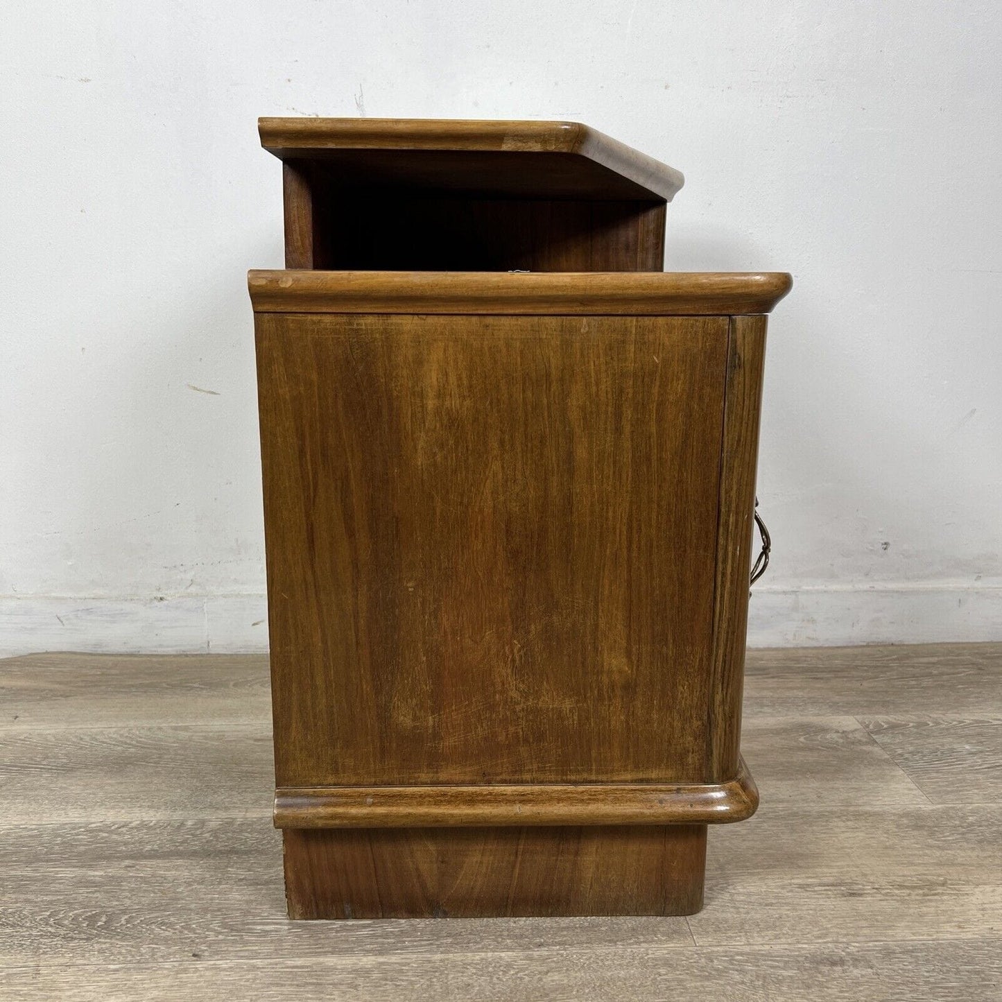 Tavolino antico stile art deco Comodino mobile vintage in legno modernariato Categoria  Comodini