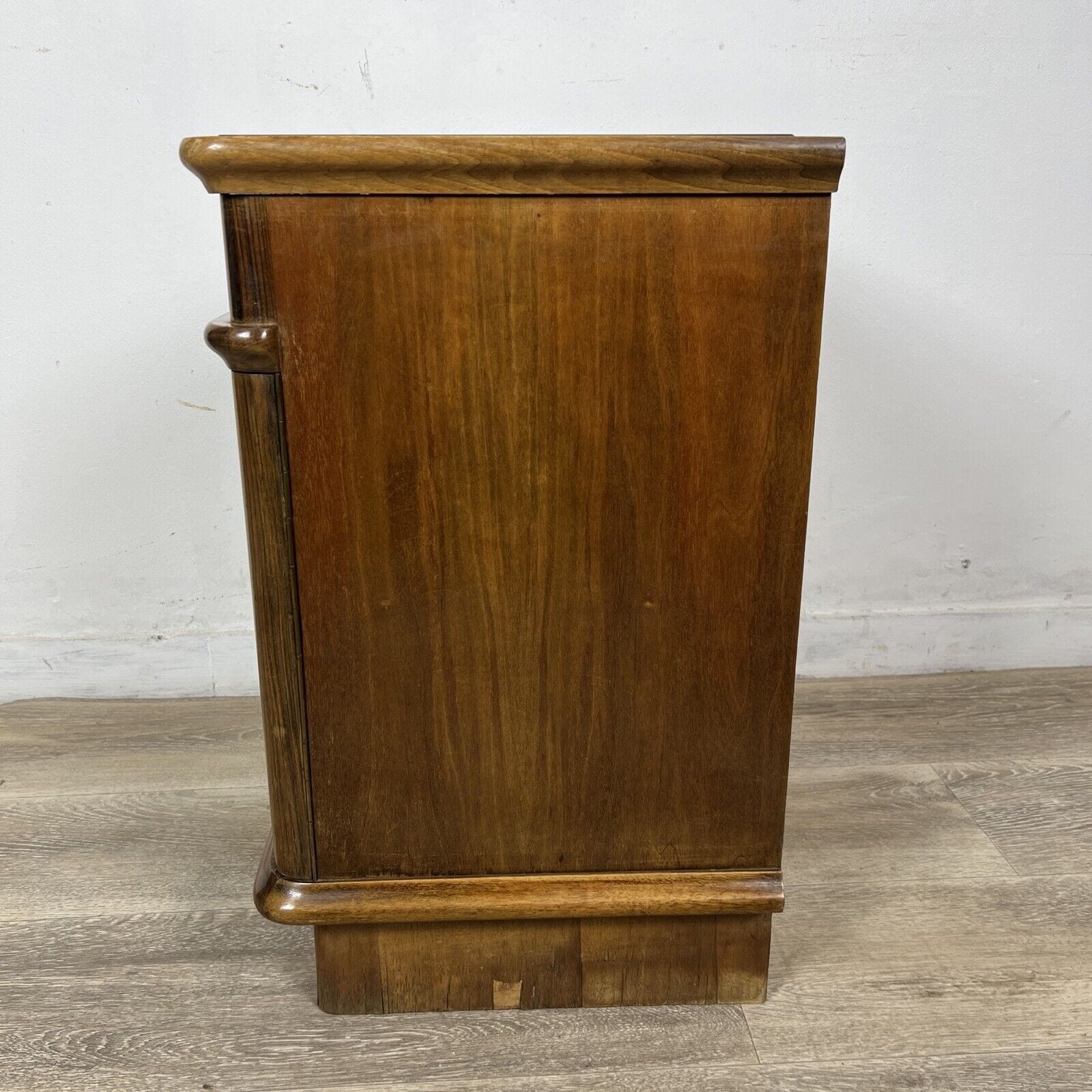 Tavolino antico stile art deco Comodino mobile vintage in legno modernariato Categoria  Comodini