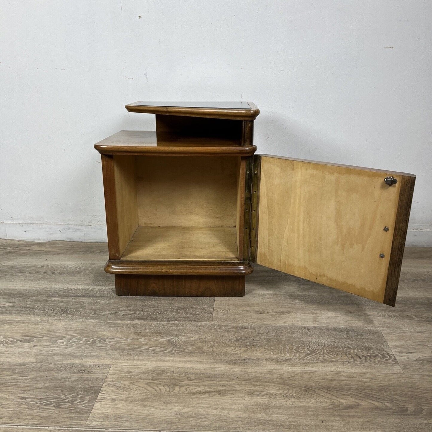 Tavolino antico stile art deco Comodino mobile vintage in legno modernariato Categoria  Comodini