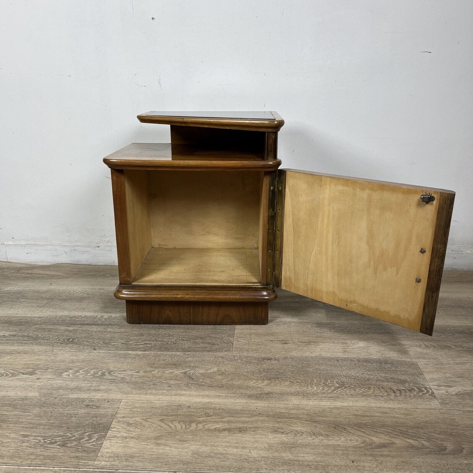 Tavolino antico stile art deco Comodino mobile vintage in legno modernariato Categoria  Comodini