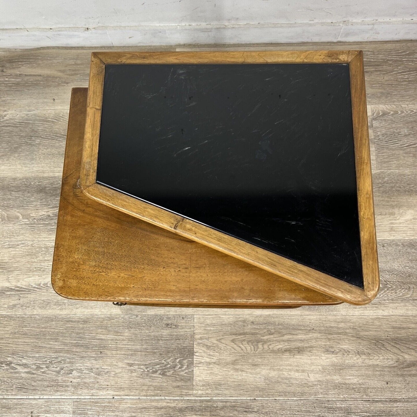 Tavolino antico stile art deco Comodino mobile vintage in legno modernariato Categoria  Comodini