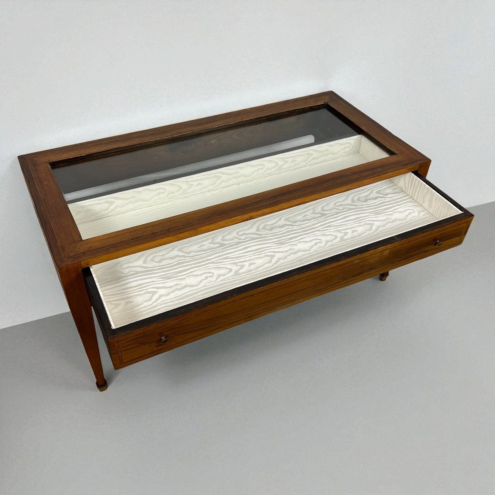 Tavolino bacheca antico tavolo vetrina espositore basso Stile Neoclassico 900 Categoria  Vetrine