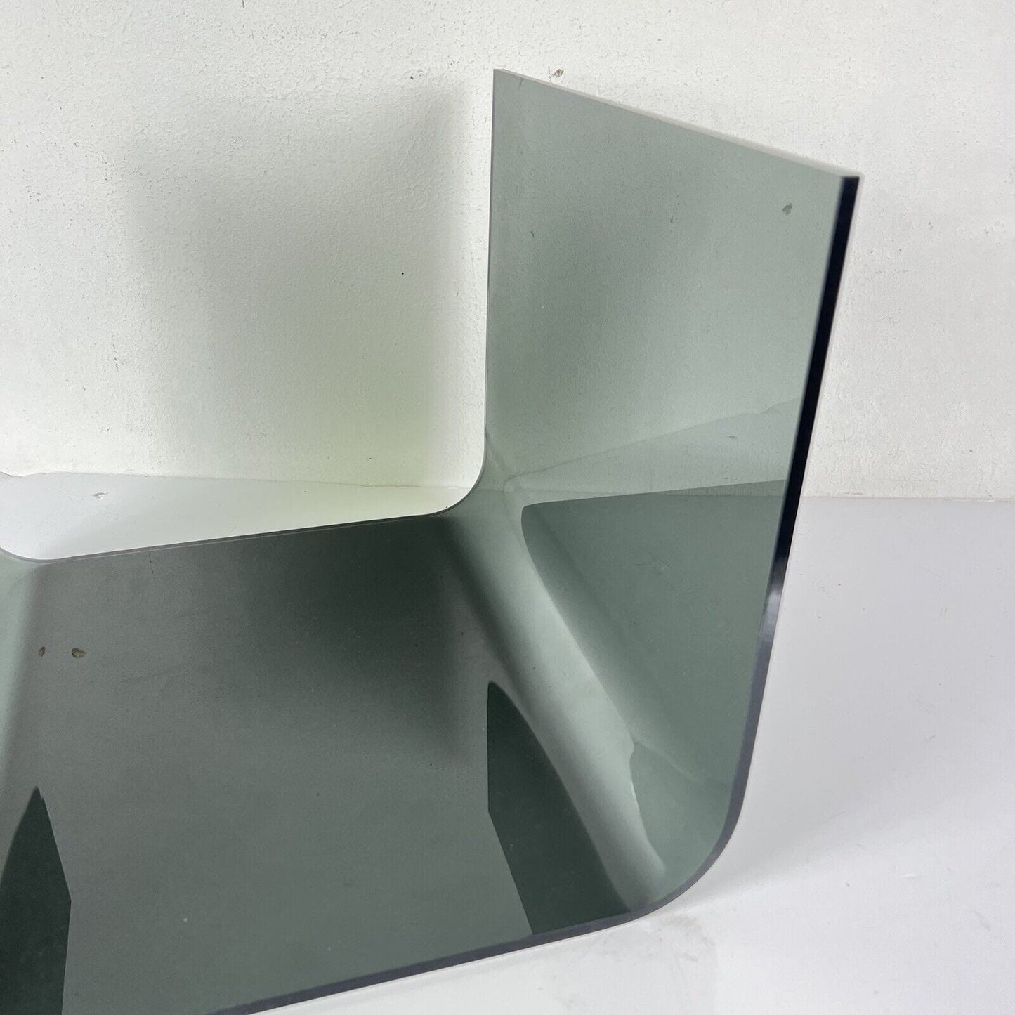 Tavolino basso di Design Vintage anni 80 90 Modernariato in plexiglass Comodino Categoria  Tavoli - tavolinetti