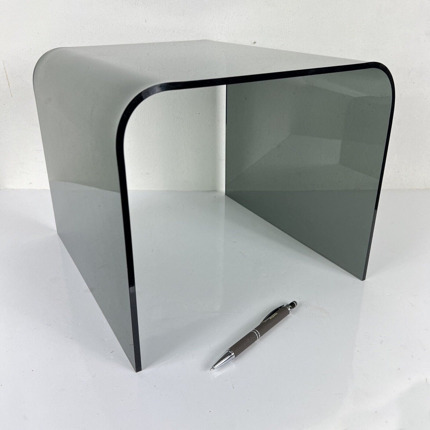 Tavolino basso di Design Vintage anni 80 90 Modernariato in plexiglass Comodino Categoria  Tavoli - tavolinetti