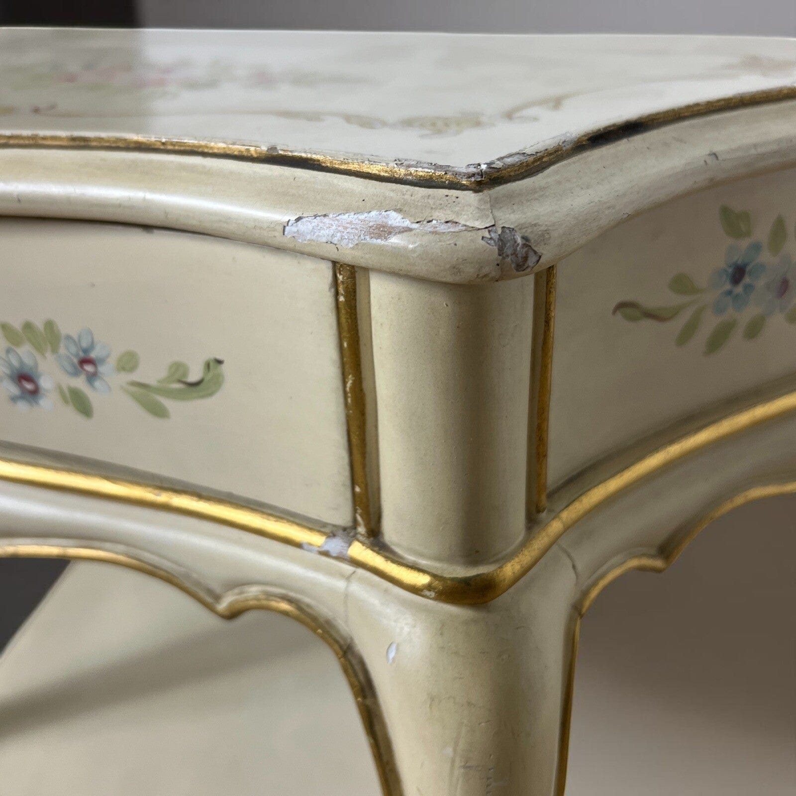 Tavolino con cassetto laccato comodino dipinto in stile veneziano mobile antico Categoria  Comodini