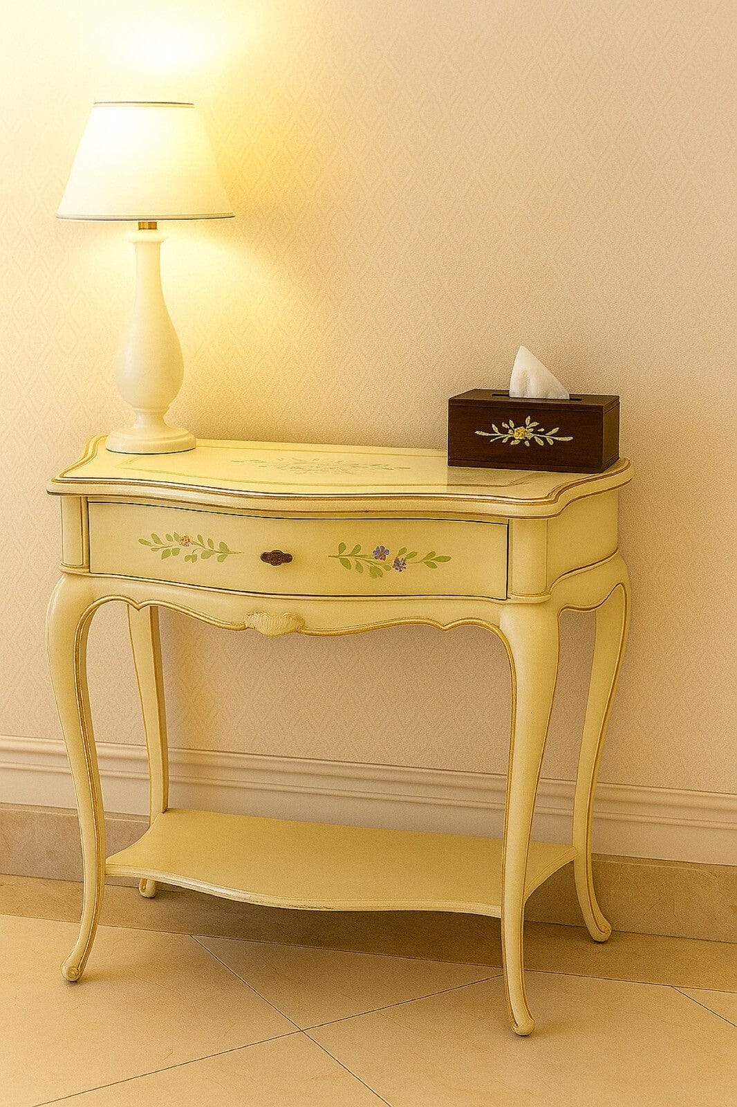 Tavolino con cassetto laccato comodino dipinto in stile veneziano mobile antico Categoria  Comodini