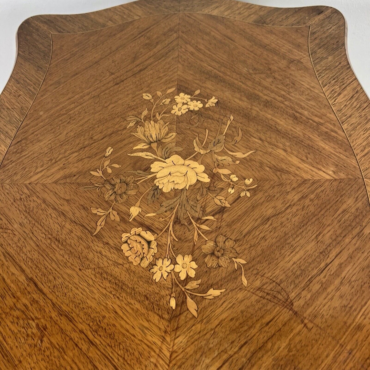 Tavolino da salotto antico basso in legno di palissandro biondo Stile Luigi XV Categoria  Tavoli - tavolinetti