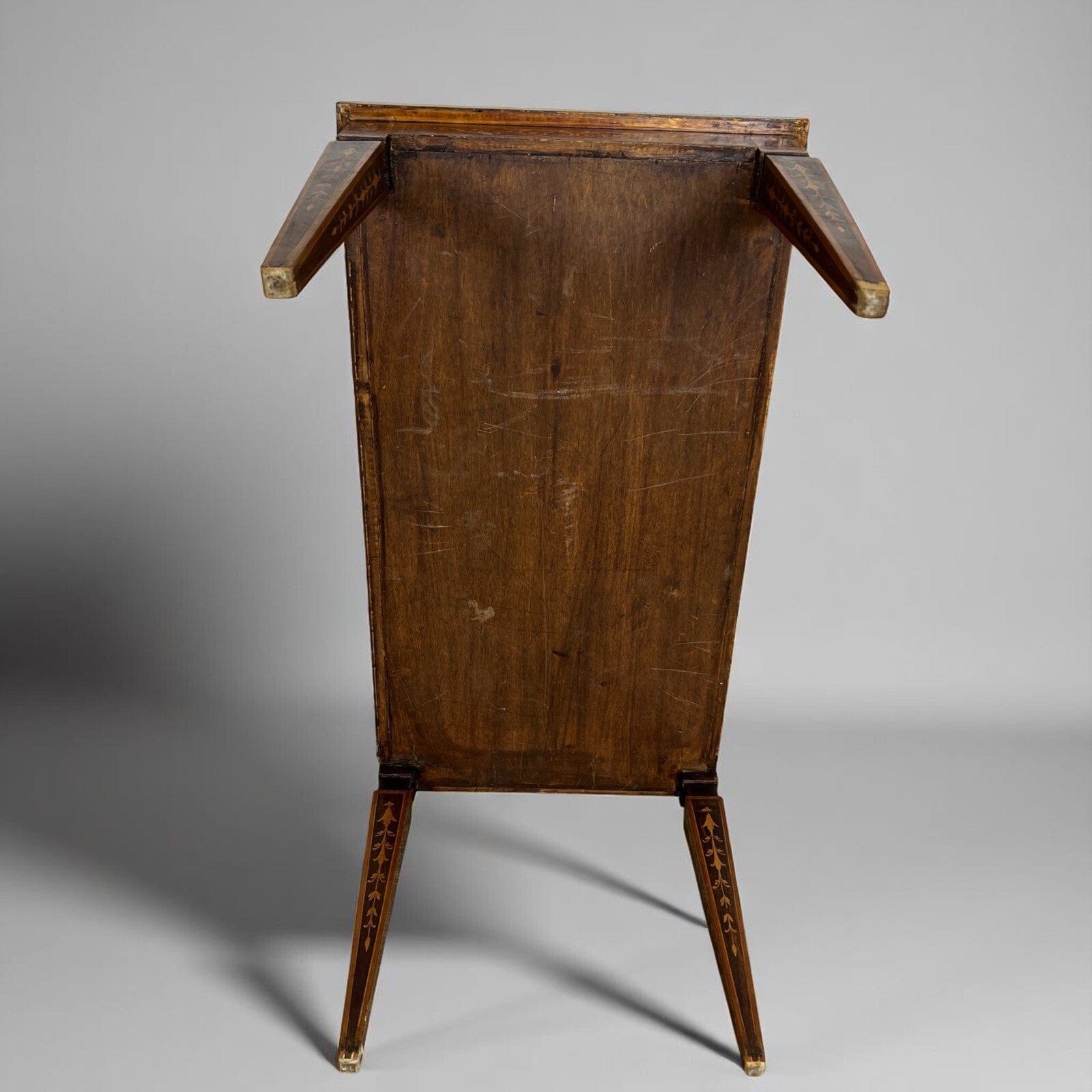 Tavolino da salotto antico in stile LUIGI XVI Epoca 900 Tavolo basso Intarsiato Categoria  Comodini