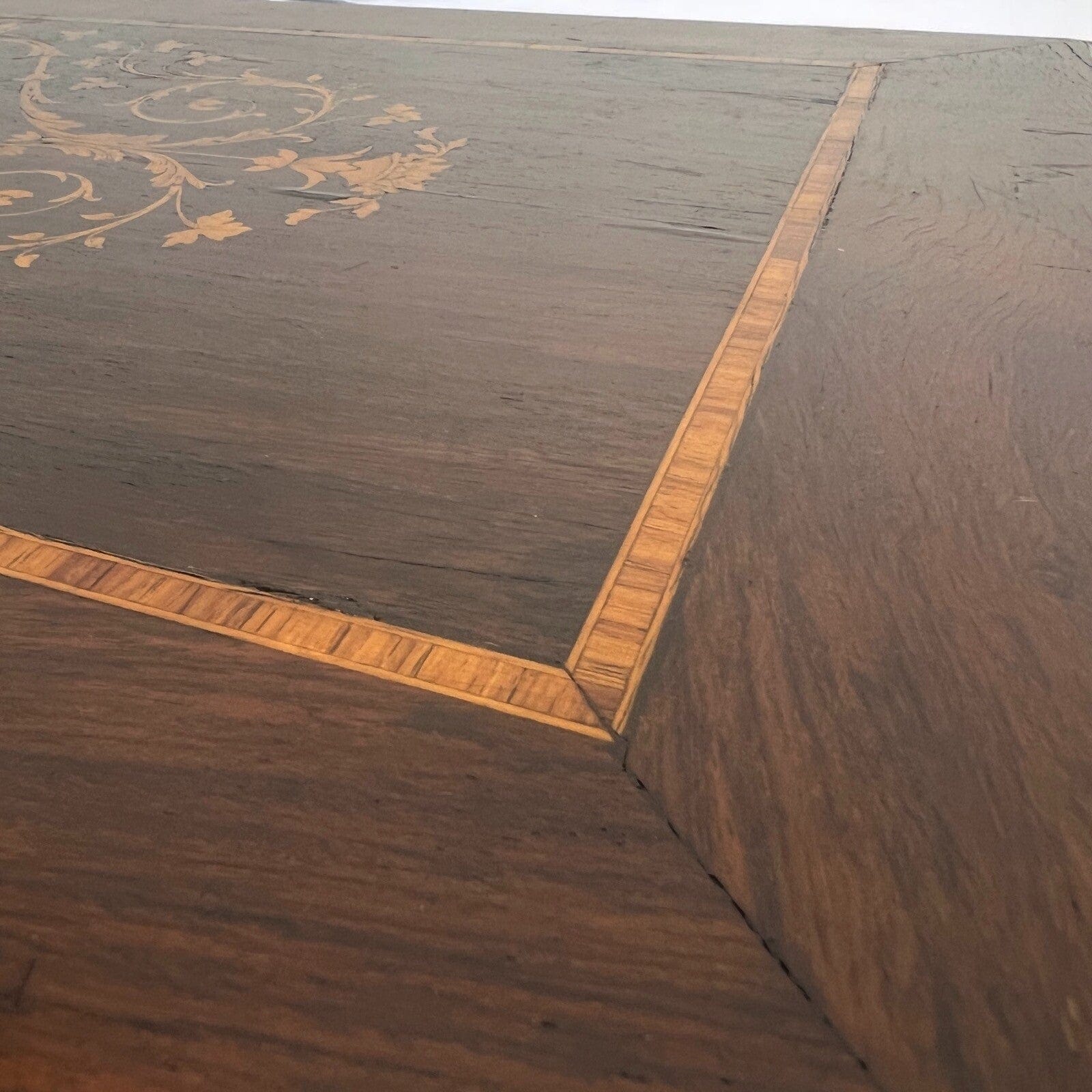 Tavolino da salotto antico in stile LUIGI XVI Epoca 900 Tavolo basso Intarsiato Categoria  Comodini