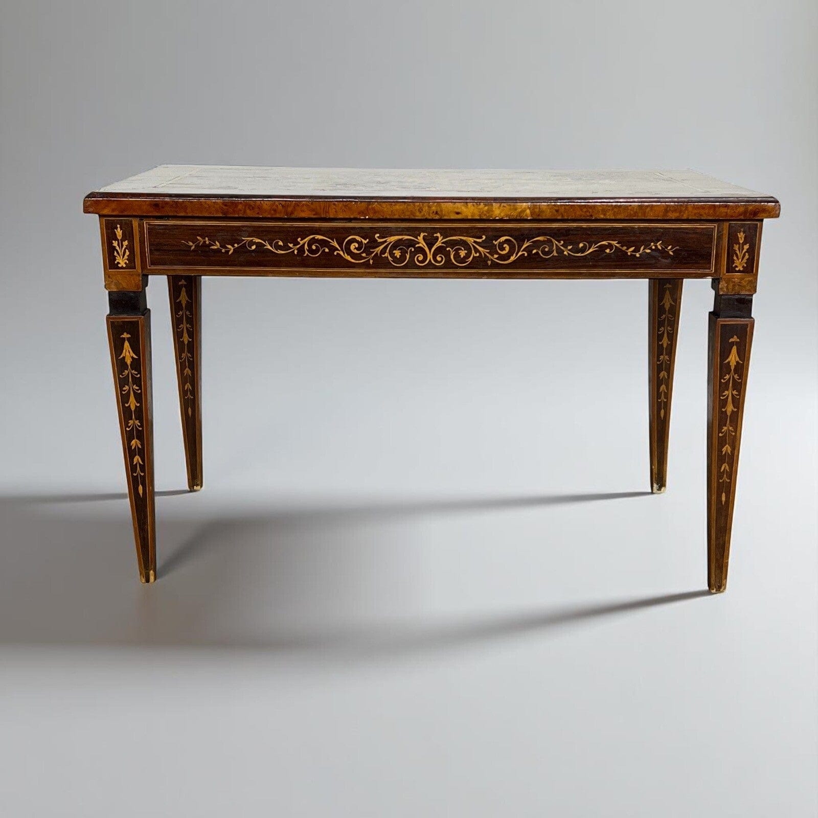 Tavolino da salotto antico in stile LUIGI XVI Epoca 900 Tavolo basso Intarsiato Categoria  Comodini