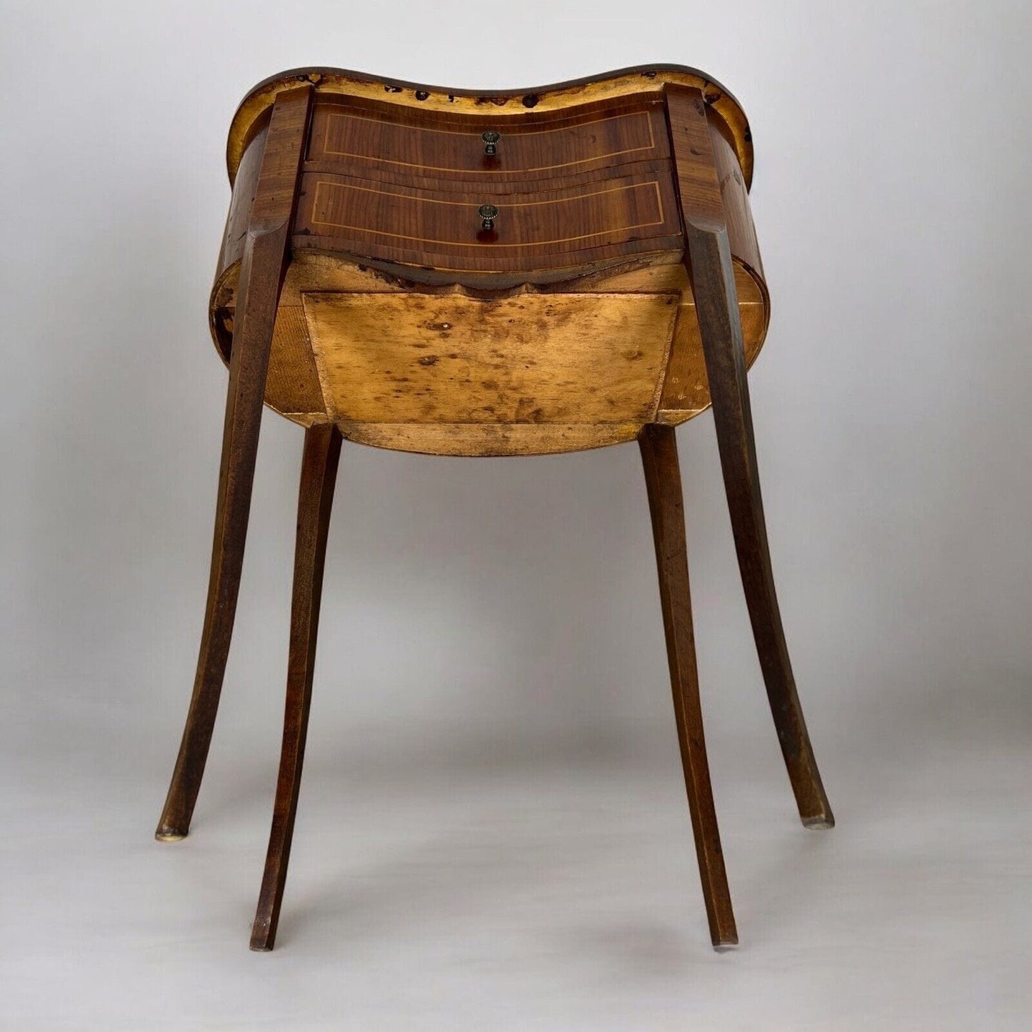 Tavolino intarsiato stile antico Luigi XV Mobile porta telefono con 2 cassetti Categoria  Tavoli - tavolinetti