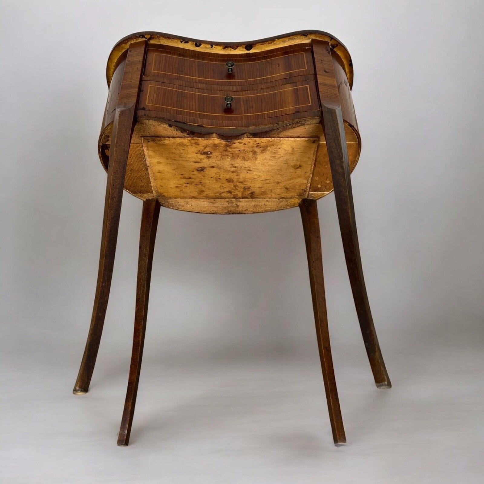 Tavolino intarsiato stile antico Luigi XV Mobile porta telefono con 2 cassetti Categoria  Tavoli - tavolinetti