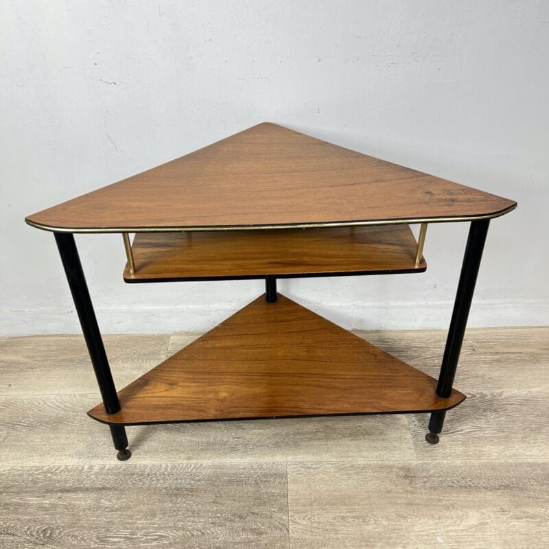 Tavolino Mid Century in legno teak mobile ad angolo tavolino con ripiani anni 50 Categoria  Vetrine