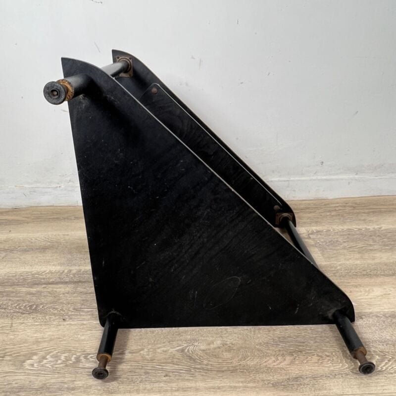 Tavolino Mid Century in legno teak mobile ad angolo tavolino con ripiani anni 50 Categoria  Vetrine