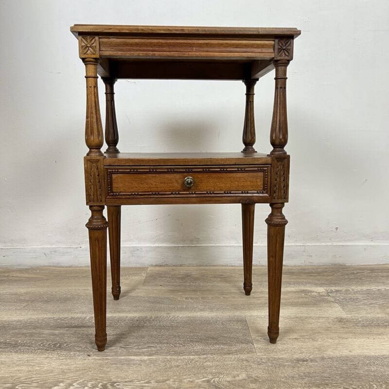 Tavolino Stile antico Comodino mobile vintage in legno porta telefono 2 ripiani Categoria  Arredamento