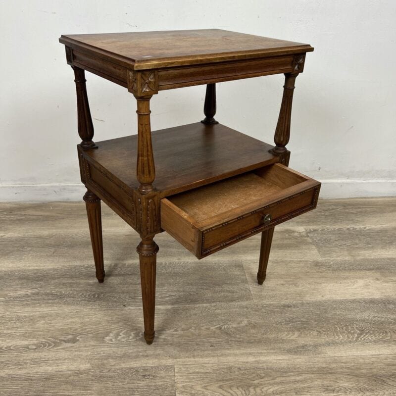 Tavolino Stile antico Comodino mobile vintage in legno porta telefono 2 ripiani Categoria  Arredamento