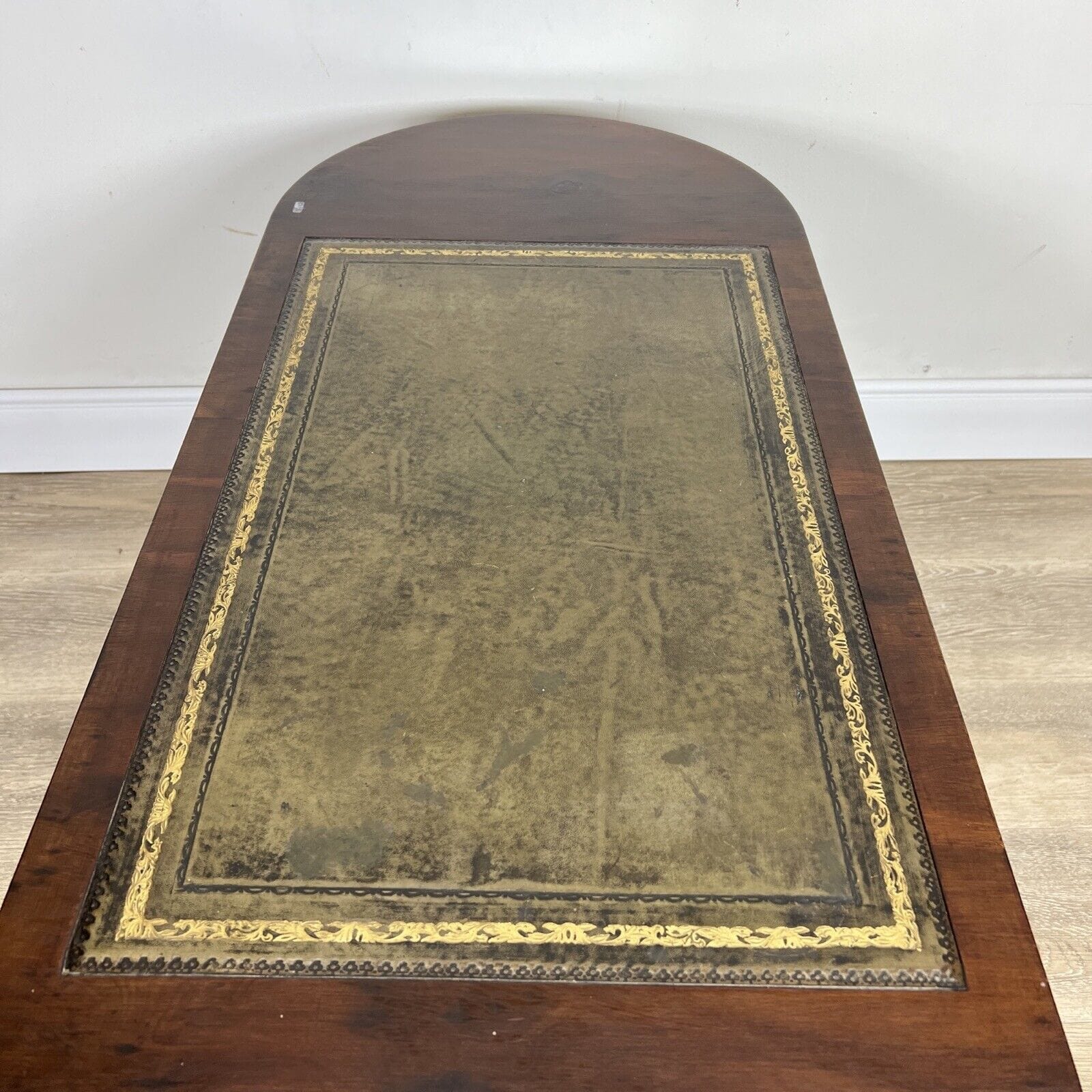 Tavolino tavolo antico da per salotto basso in legno piano pelle verde vintage Categoria  Tavoli - tavolinetti