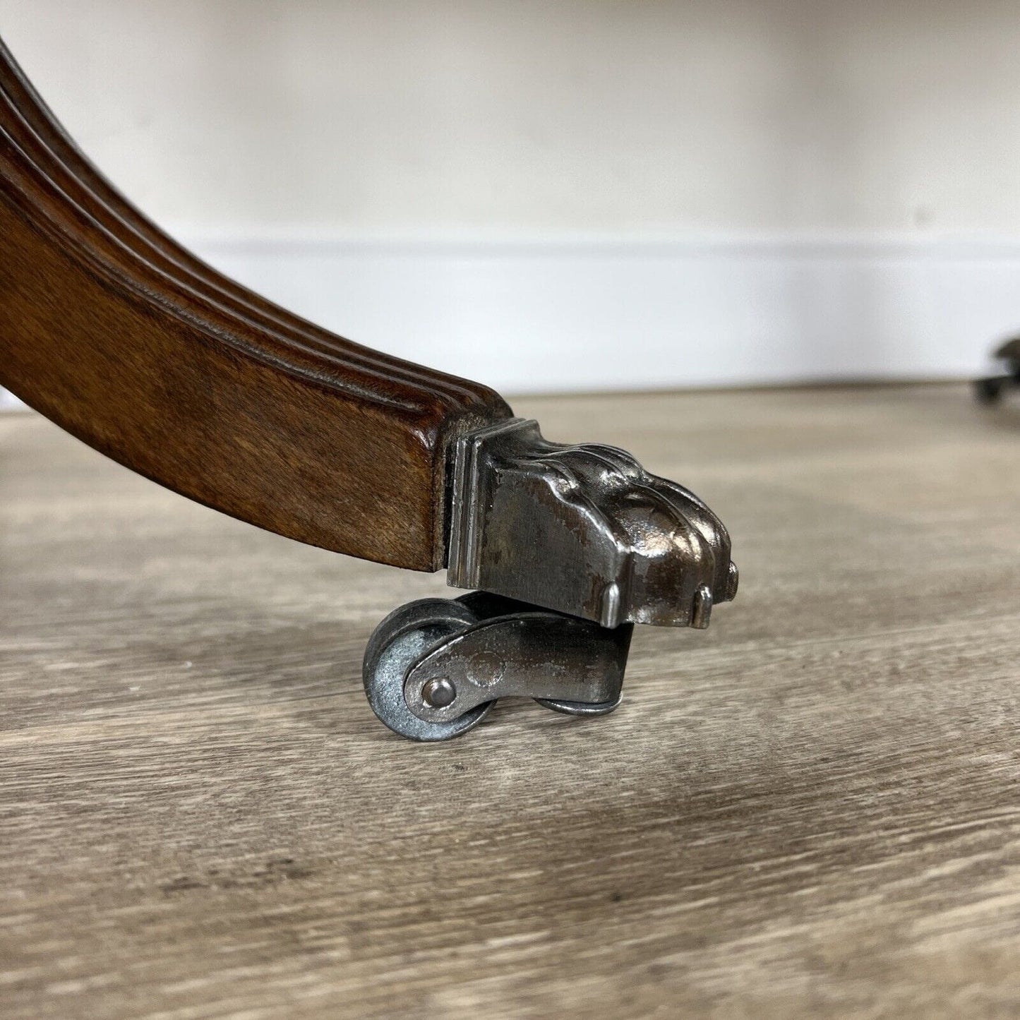 Tavolino tavolo antico da per salotto basso in legno piano pelle verde vintage Categoria  Tavoli - tavolinetti