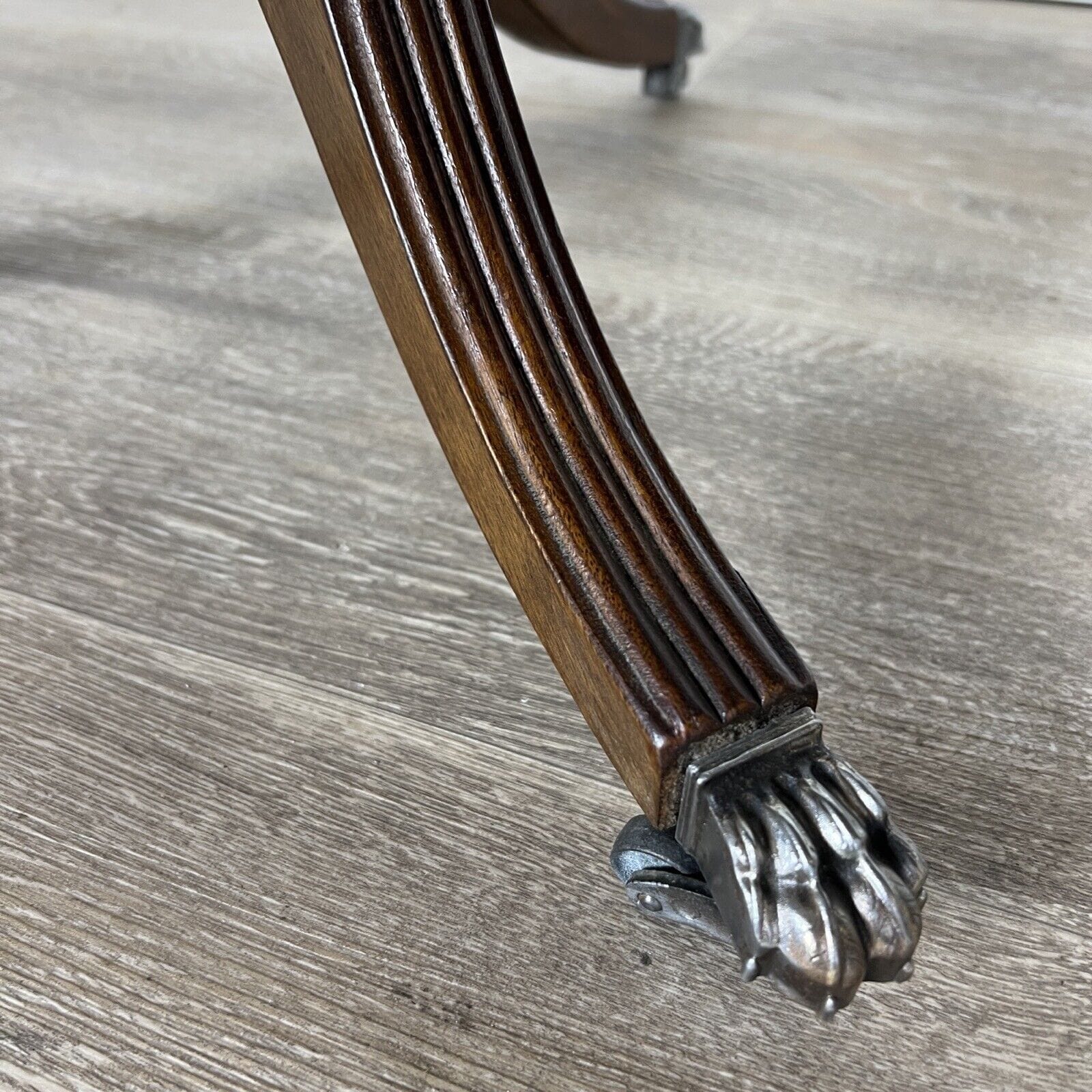 Tavolino tavolo antico da per salotto basso in legno piano pelle verde vintage Categoria  Tavoli - tavolinetti