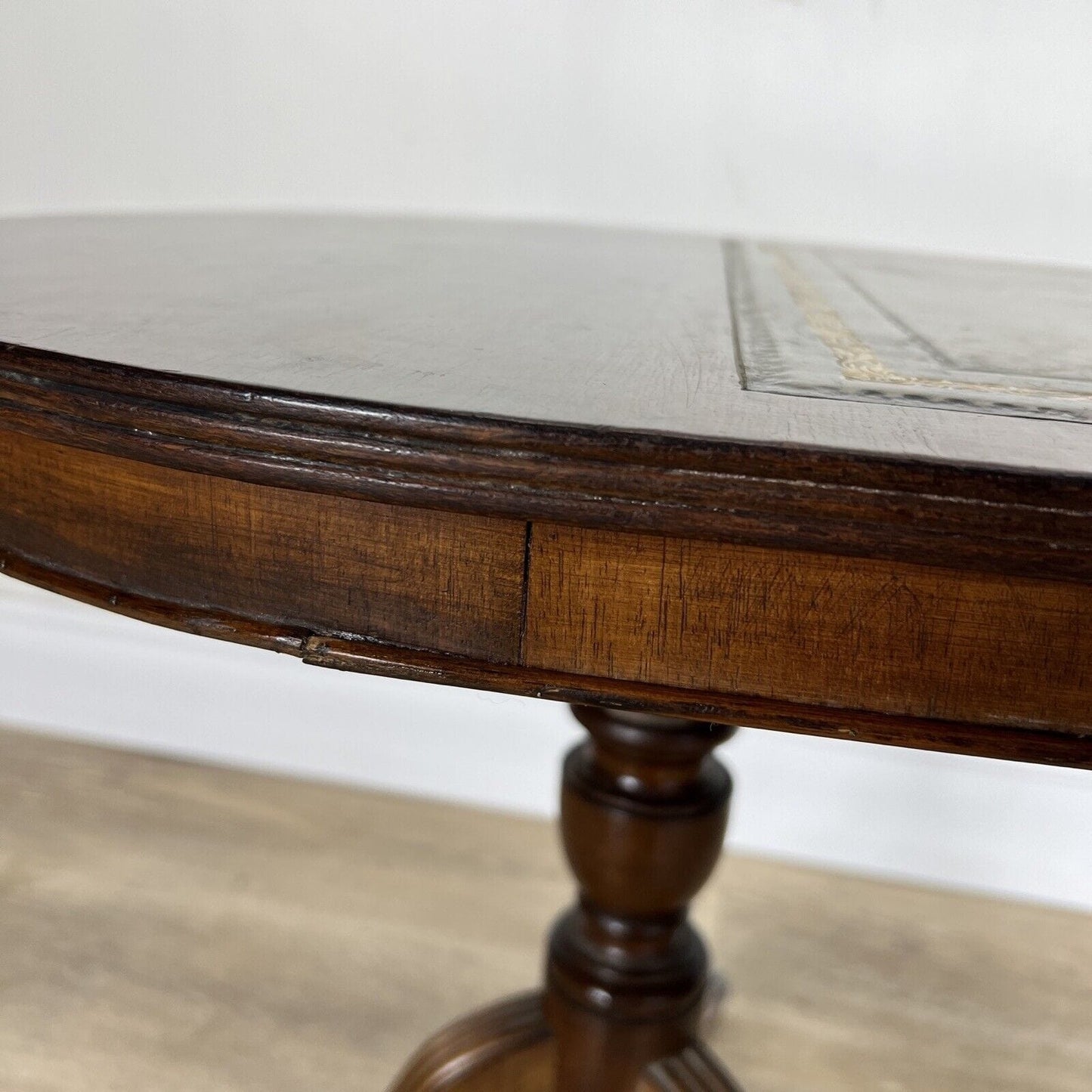 Tavolino tavolo antico da per salotto basso in legno piano pelle verde vintage Categoria  Tavoli - tavolinetti