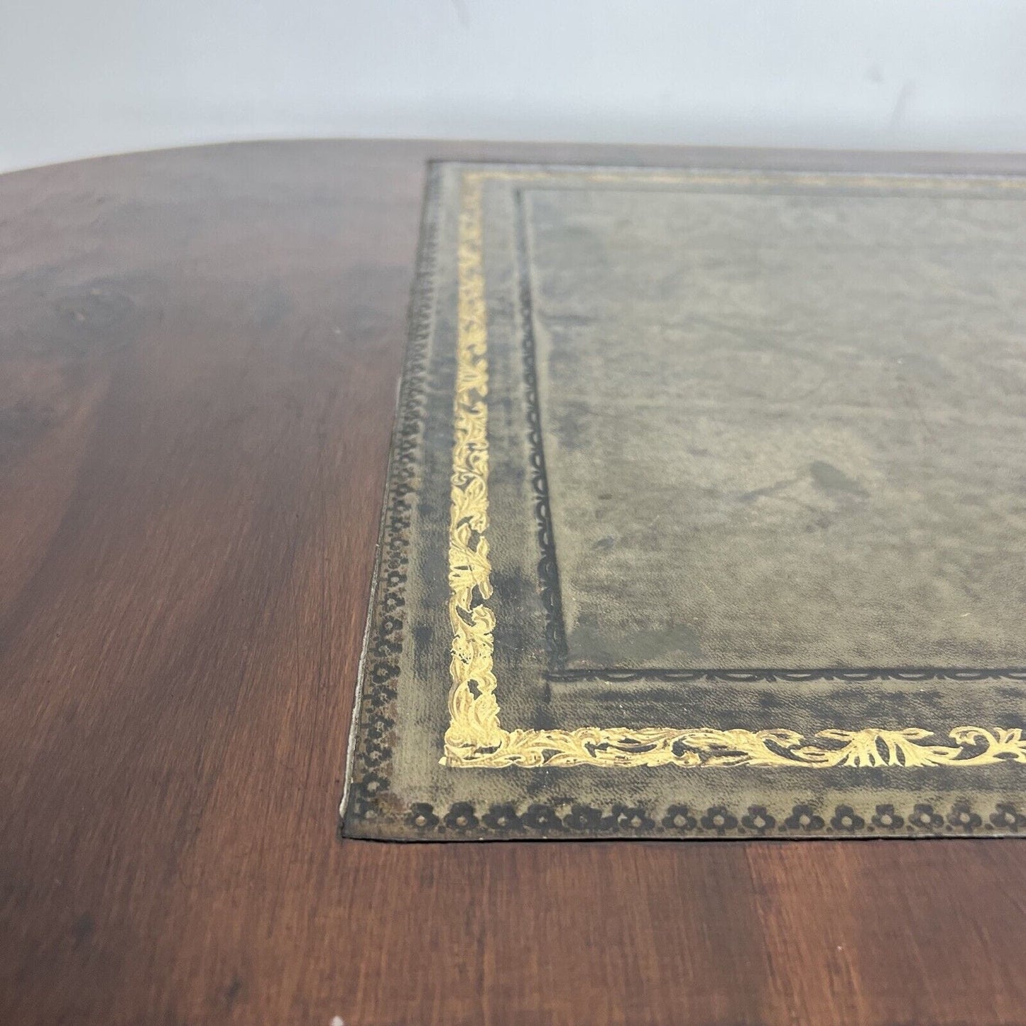 Tavolino tavolo antico da per salotto basso in legno piano pelle verde vintage Categoria  Tavoli - tavolinetti