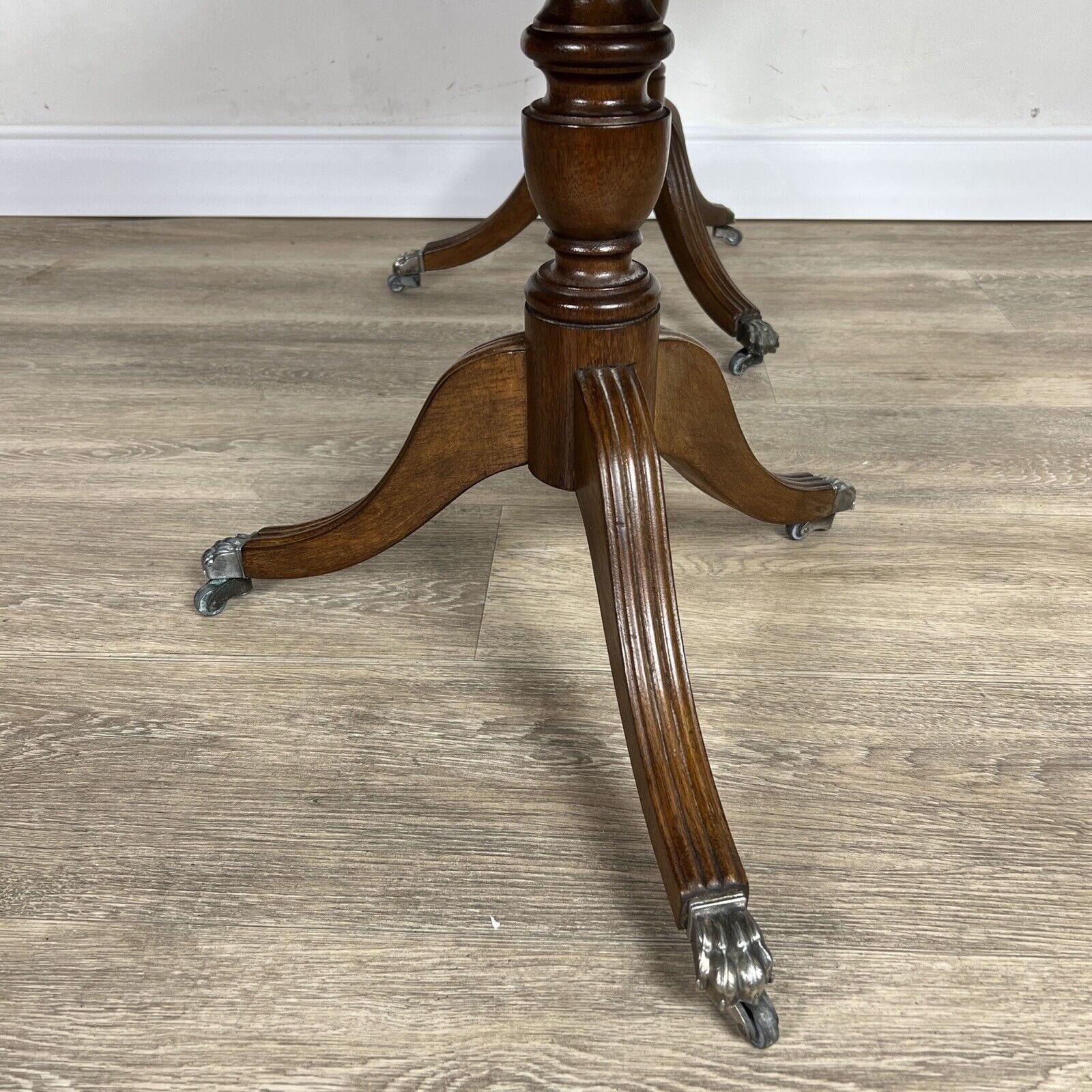 Tavolino tavolo antico da per salotto basso in legno piano pelle verde vintage Categoria  Tavoli - tavolinetti