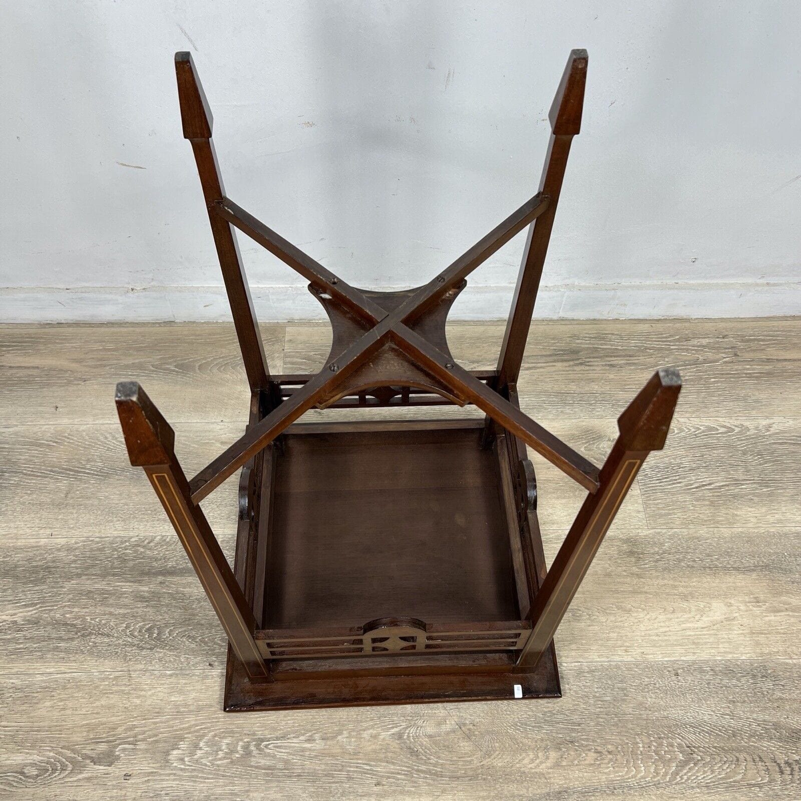 Tavolino tavolo antico da per salotto soggiorno in legno quadrato inglese  '900 Categoria  Tavoli - tavolinetti