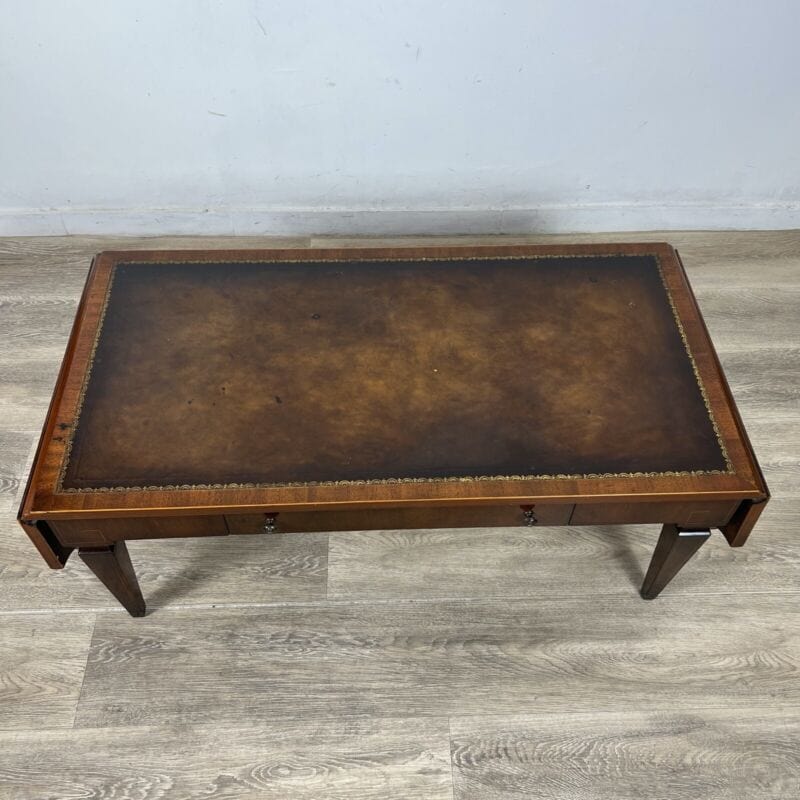 Tavolino tavolo antico da salotto basso in legno piano pelle con alette vintage Categoria  Tavoli - tavolinetti