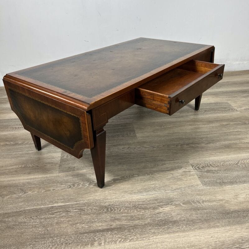 Tavolino tavolo antico da salotto basso in legno piano pelle con alette vintage Categoria  Tavoli - tavolinetti