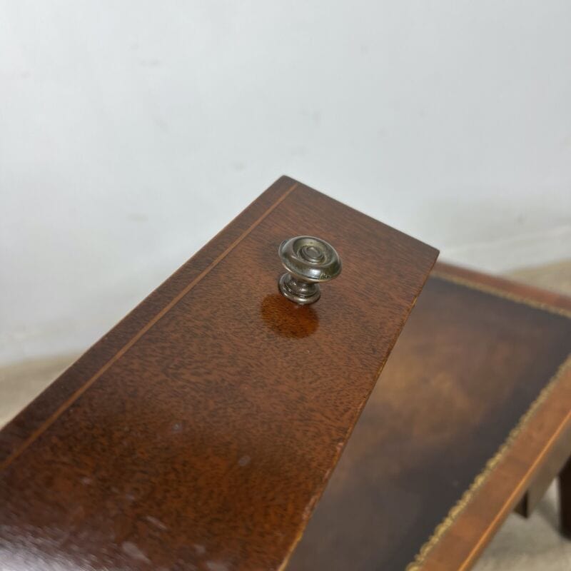 Tavolino tavolo antico da salotto basso in legno piano pelle con alette vintage Categoria  Tavoli - tavolinetti