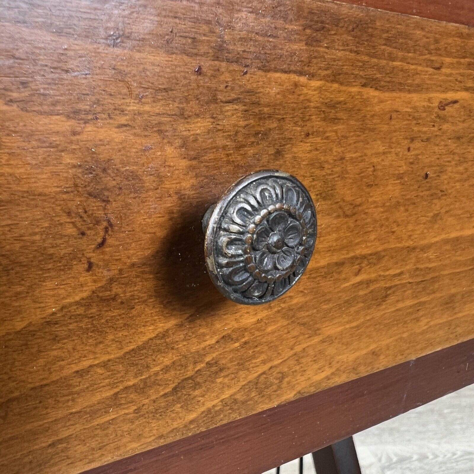 Tavolino tavolo antico da salotto basso in legno piano pelle con alette vintage Categoria  Tavoli - tavolinetti