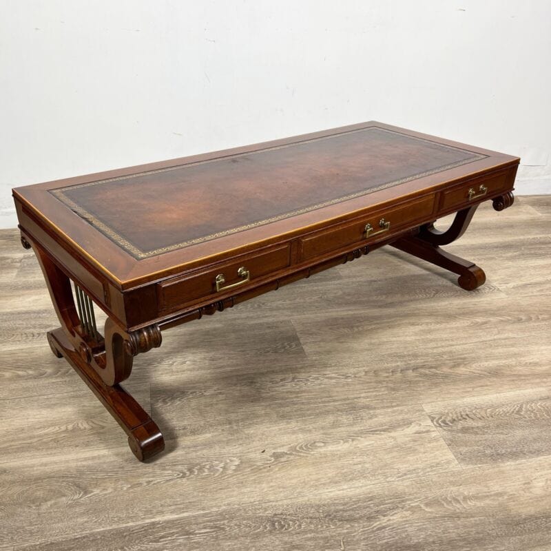 Tavolino tavolo antico da salotto basso in legno piano pelle per ufficio vintage Categoria  Tavoli - tavolinetti