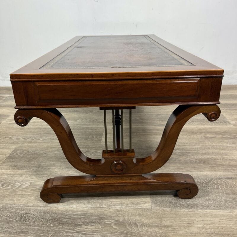 Tavolino tavolo antico da salotto basso in legno piano pelle per ufficio vintage Categoria  Tavoli - tavolinetti