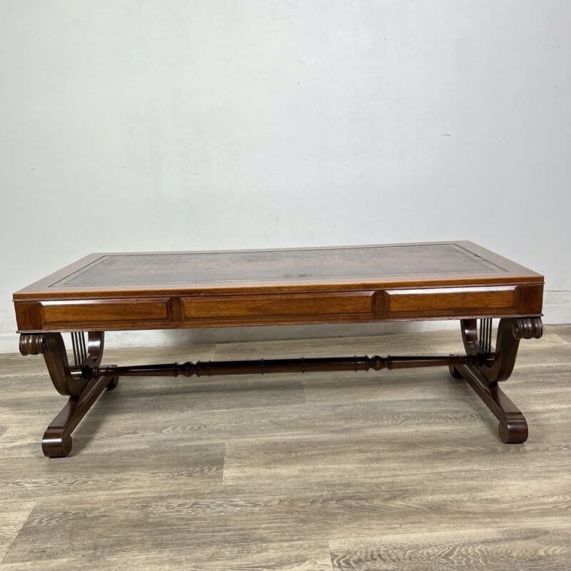 Tavolino tavolo antico da salotto basso in legno piano pelle per ufficio vintage Categoria  Tavoli - tavolinetti