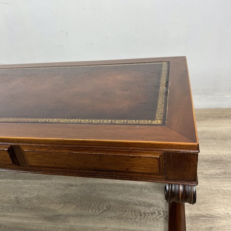 Tavolino tavolo antico da salotto basso in legno piano pelle per ufficio vintage Categoria  Tavoli - tavolinetti