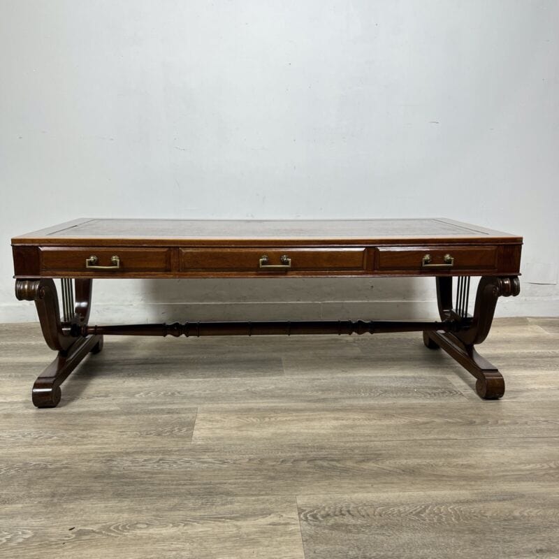 Tavolino tavolo antico da salotto basso in legno piano pelle per ufficio vintage Categoria  Tavoli - tavolinetti