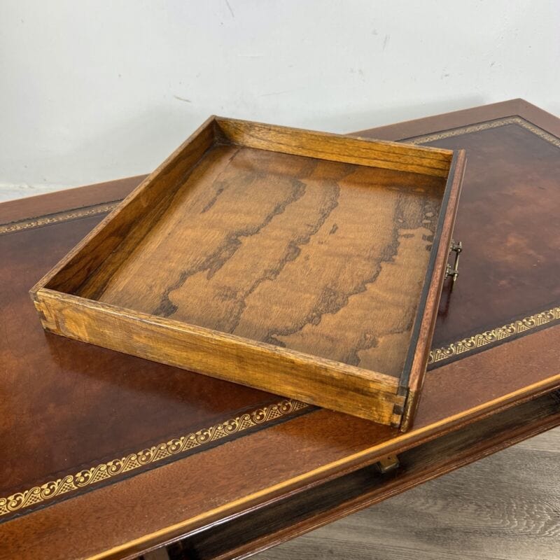 Tavolino tavolo antico da salotto basso in legno piano pelle per ufficio vintage Categoria  Tavoli - tavolinetti