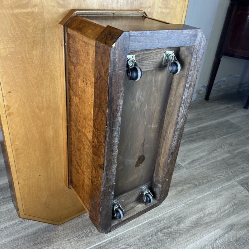 Tavolino tavolo antico da salotto basso In stile Art Deco per caffè legno chiaro Categoria  Comodini