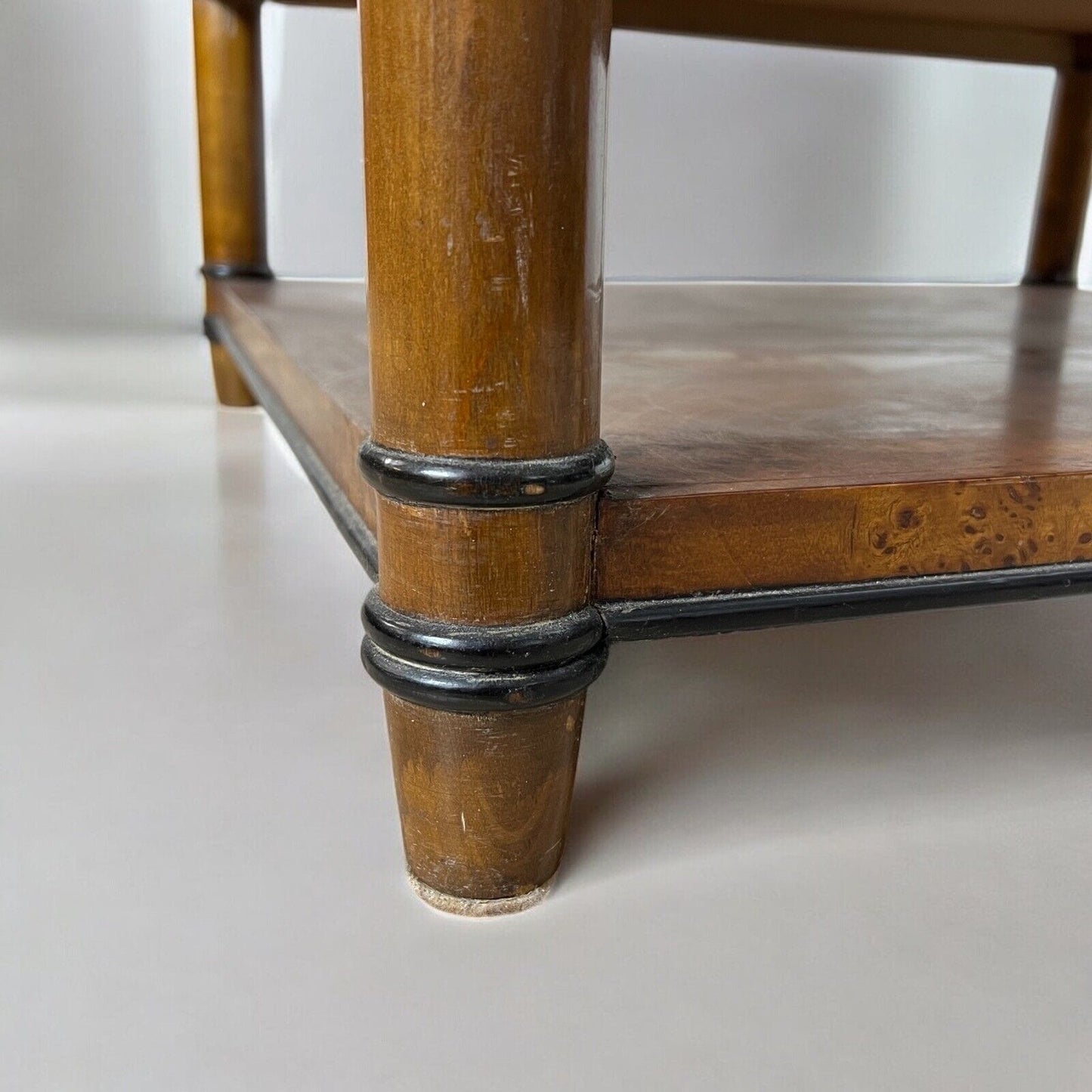 Tavolino tavolo antico da salotto basso In stile Art Deco piu ripiani Radica Categoria  Comodini