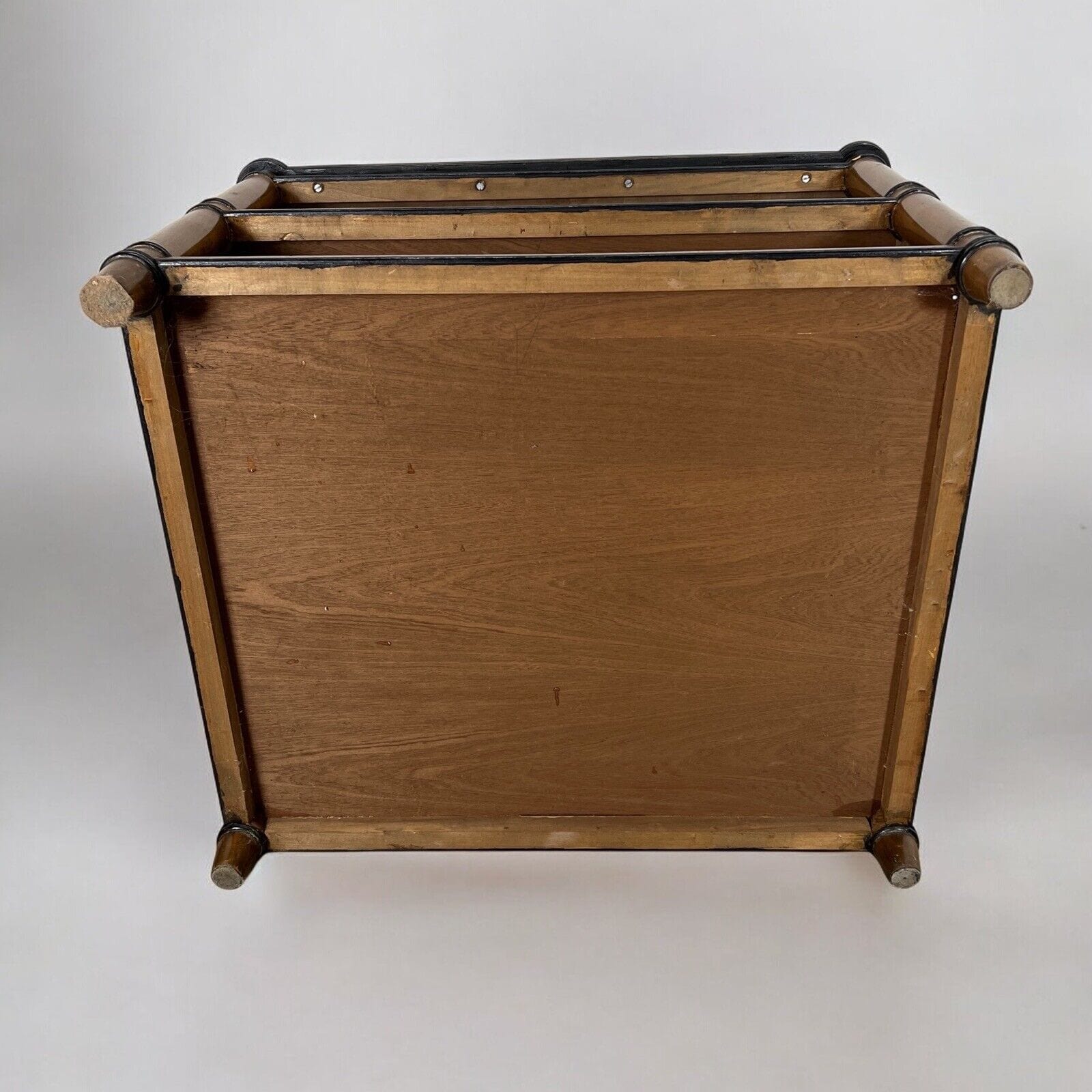 Tavolino tavolo antico da salotto basso In stile Art Deco piu ripiani Radica Categoria  Comodini