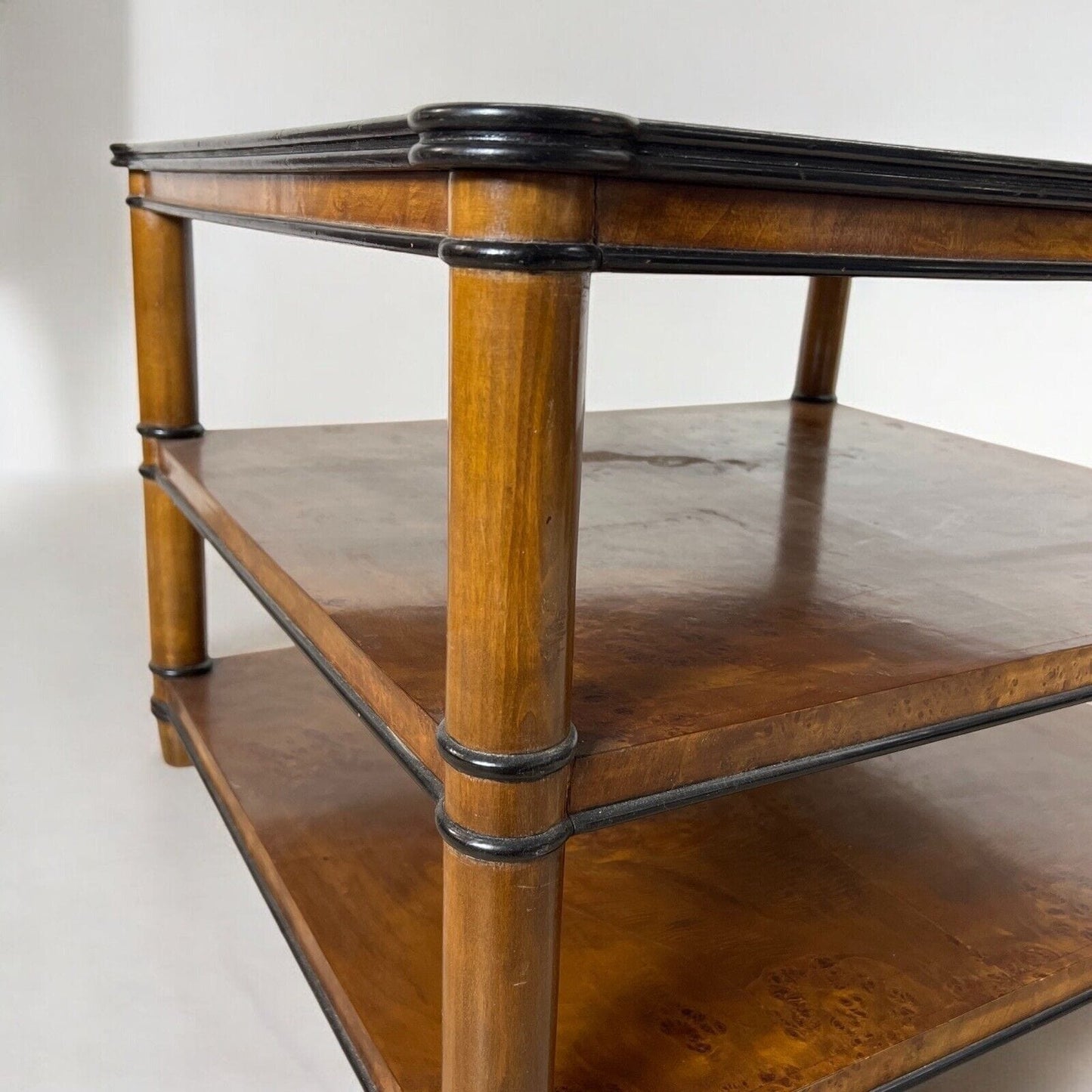 Tavolino tavolo antico da salotto basso In stile Art Deco piu ripiani Radica Categoria  Comodini