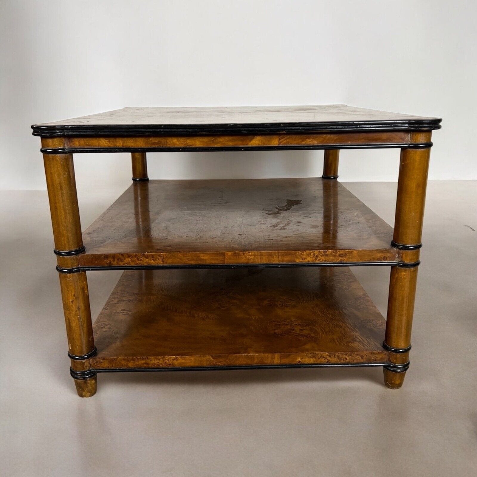 Tavolino tavolo antico da salotto basso In stile Art Deco piu ripiani Radica Categoria  Comodini