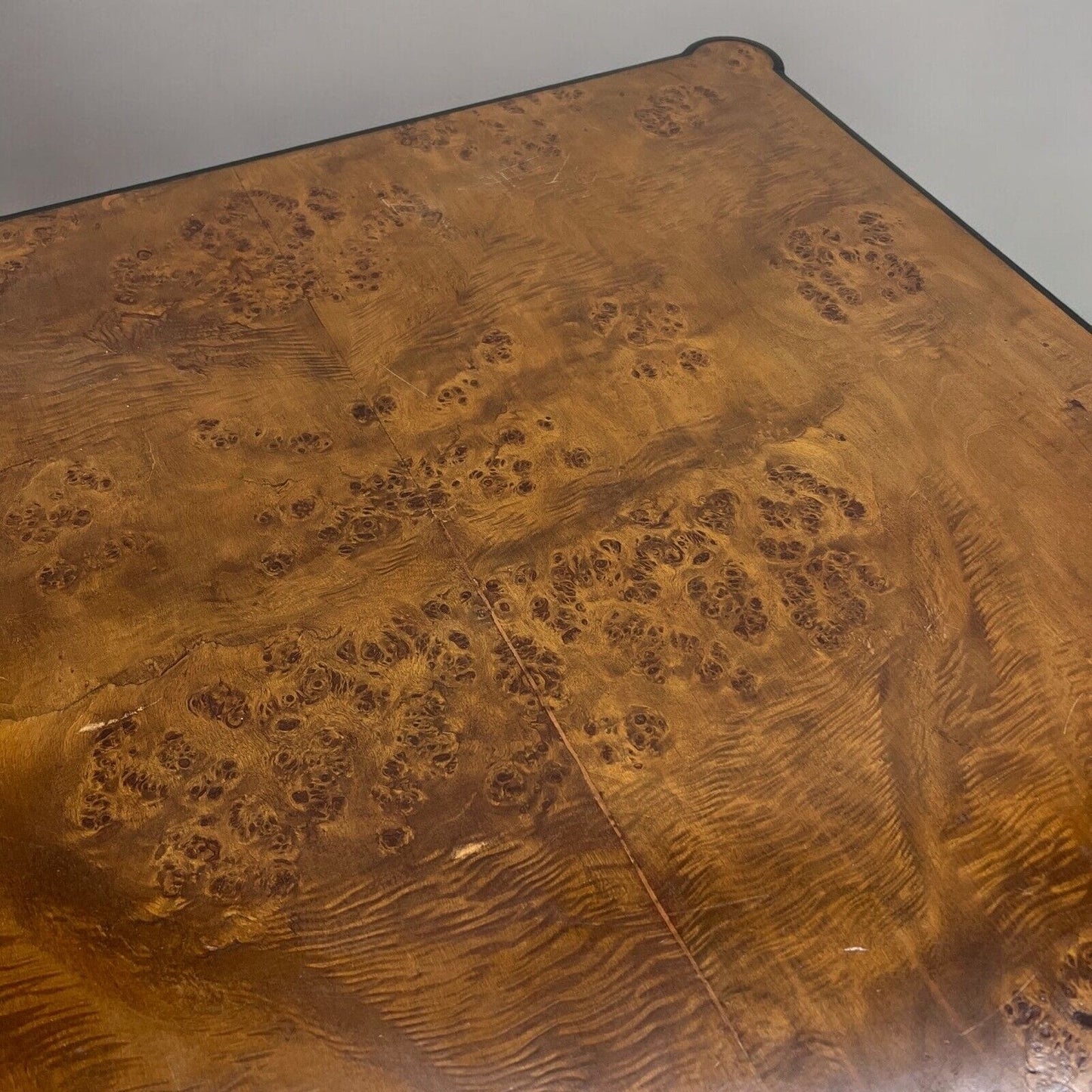 Tavolino tavolo antico da salotto basso In stile Art Deco piu ripiani Radica Categoria  Comodini