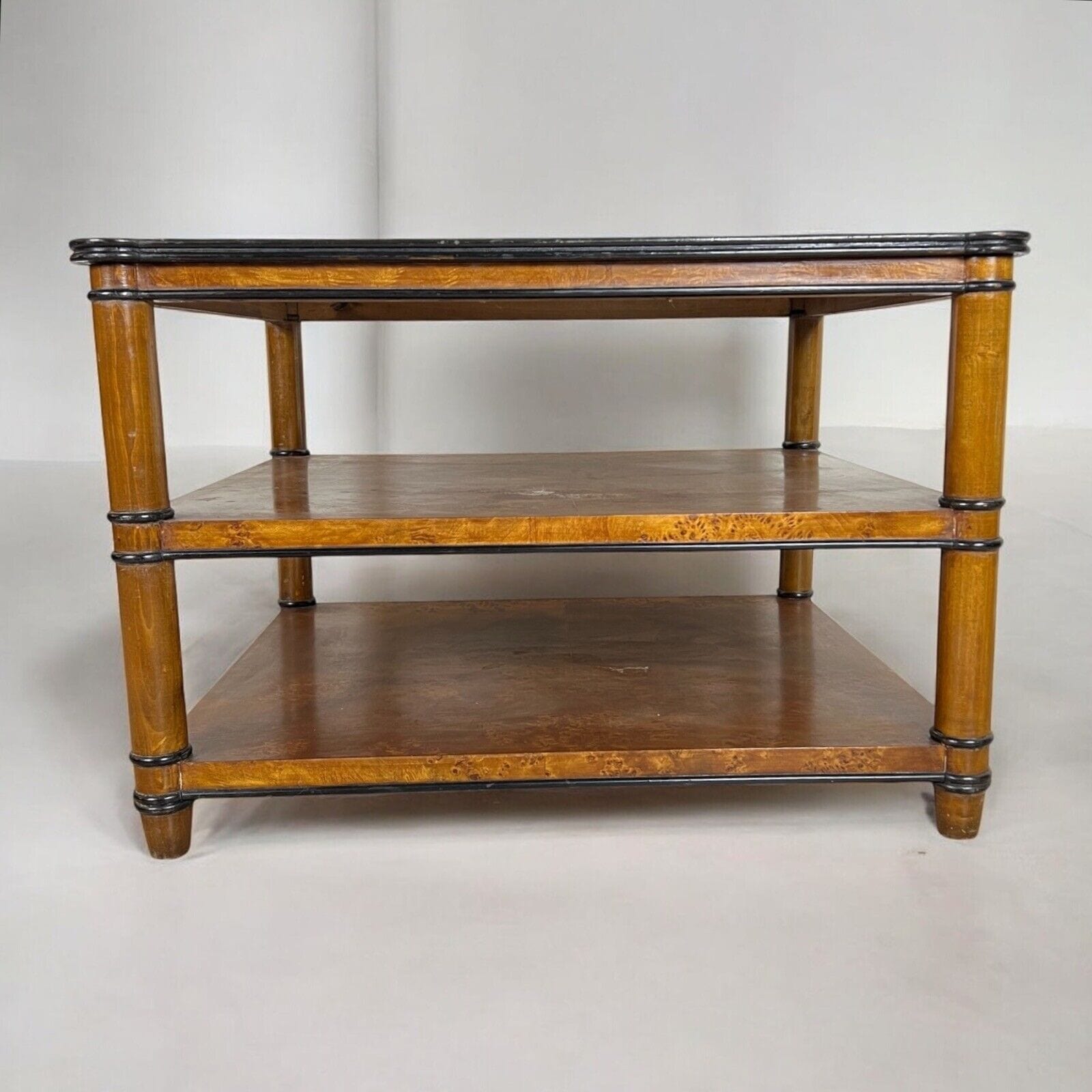 Tavolino tavolo antico da salotto basso In stile Art Deco piu ripiani Radica Categoria  Comodini